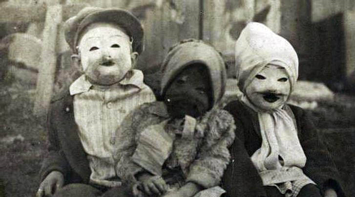 These Halloween costumes from the early 1900s are the most terrifying